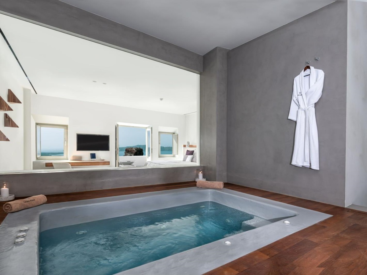 Plunge pool at Grace Santorini