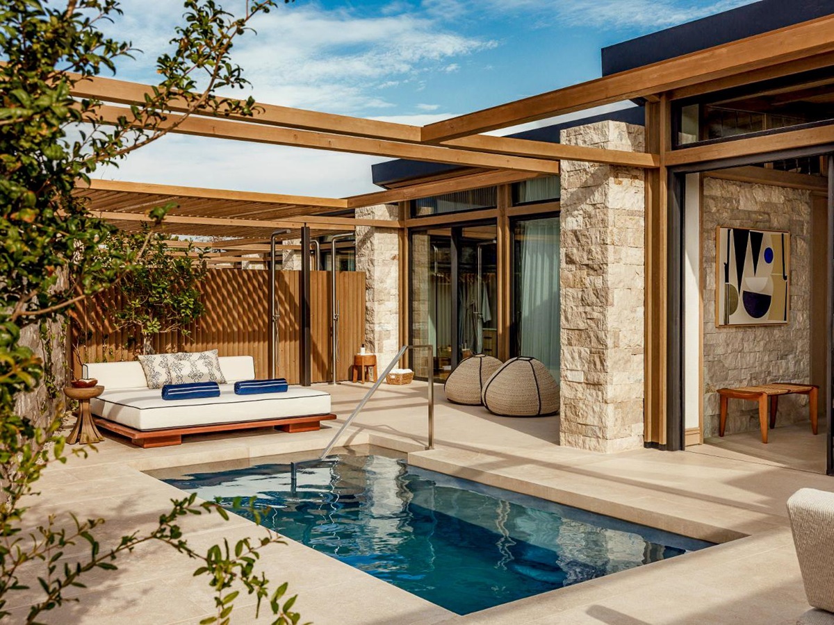 Eran Bungalow courtyard at One&Only Aesthesis in Athens