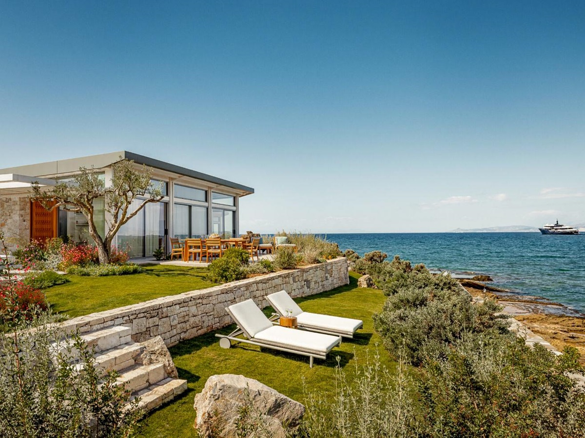 Villa garden and terrace overlooking the ocean at One&Only Aesthesis in Athens