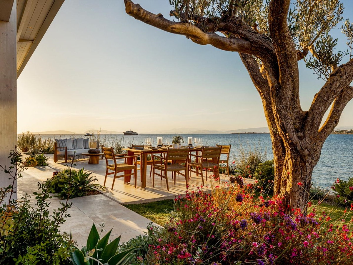 Villa terrace overlooking the ocean at One&Only Aesthesis in Athens
