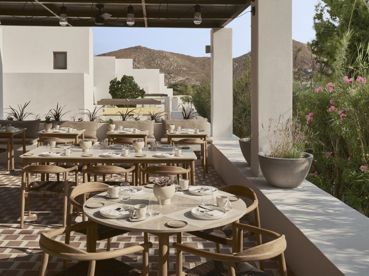 Restaurant and terrace at Parilio Hotel Paros