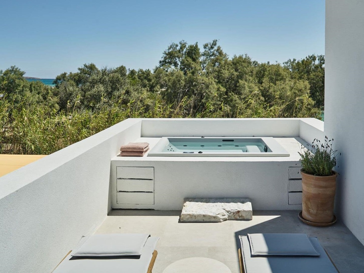 Private jacuzzi on the terrace of a suite at Parilio Hotel Paros