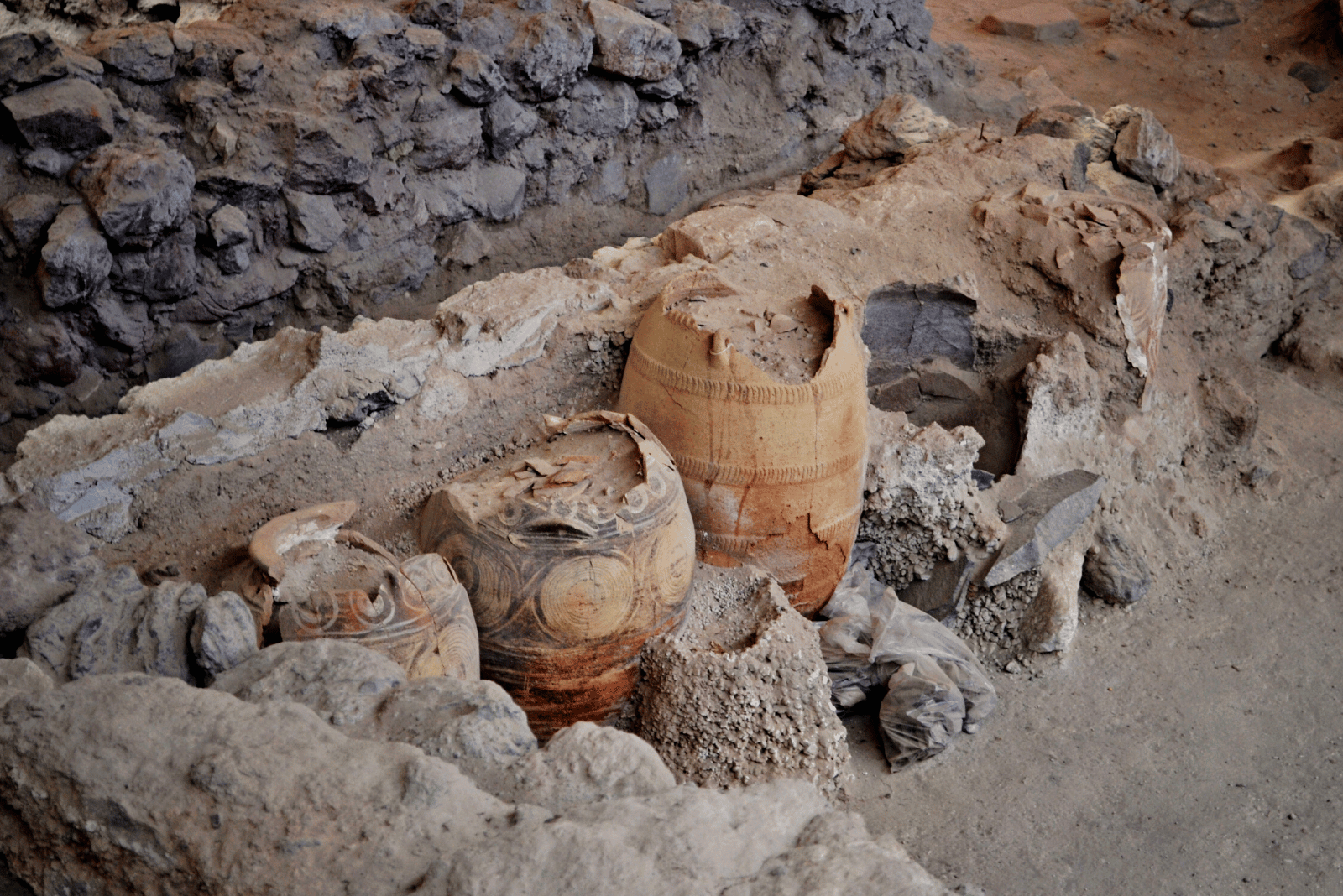 See well-preserved Akotiri artefacts