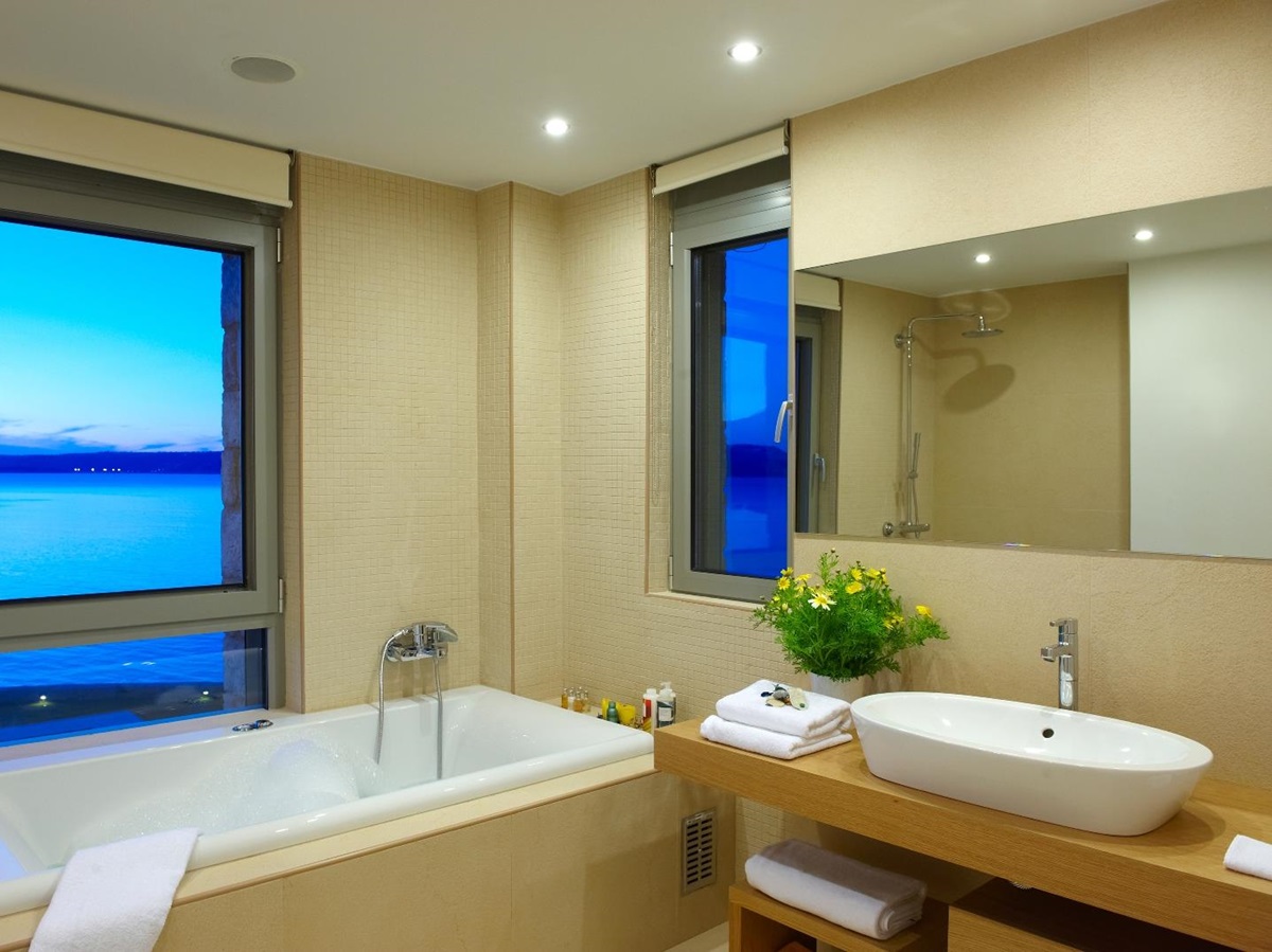 A bathroom at Almyra Residence