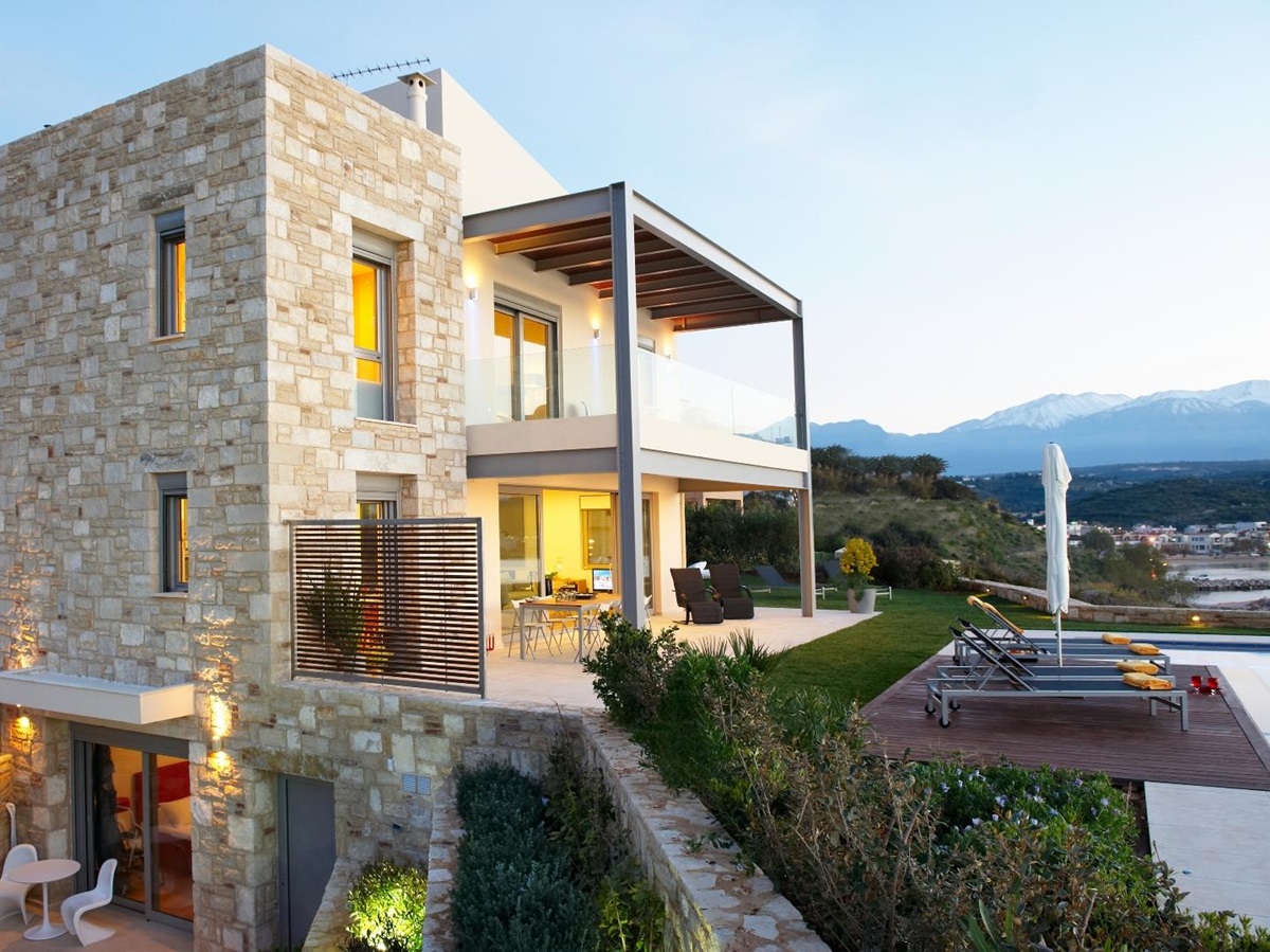 The facasde of Almyra Residence