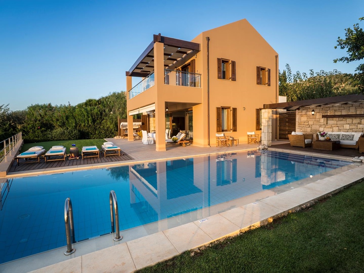 Pool and exterior view of Villa Anemos