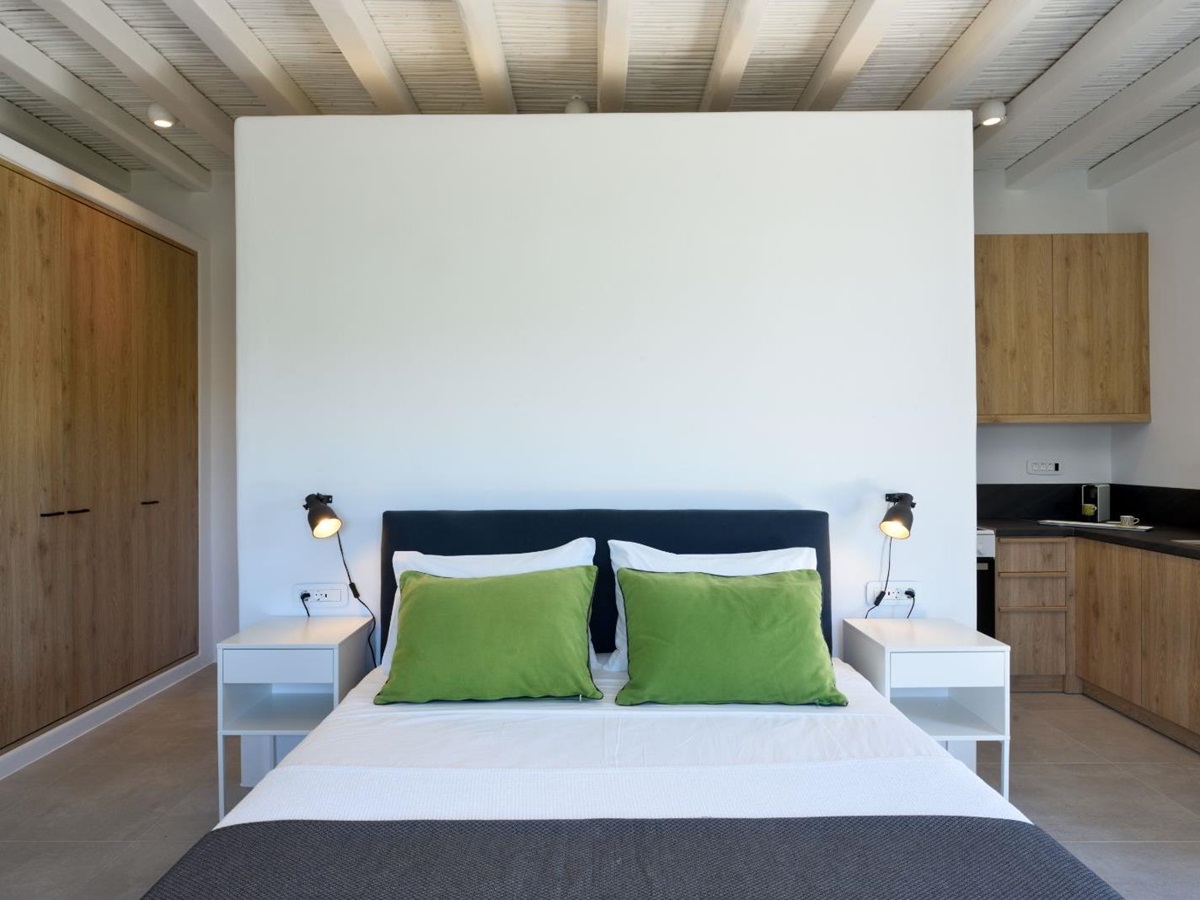 En suite bedroom in villa Apollonia