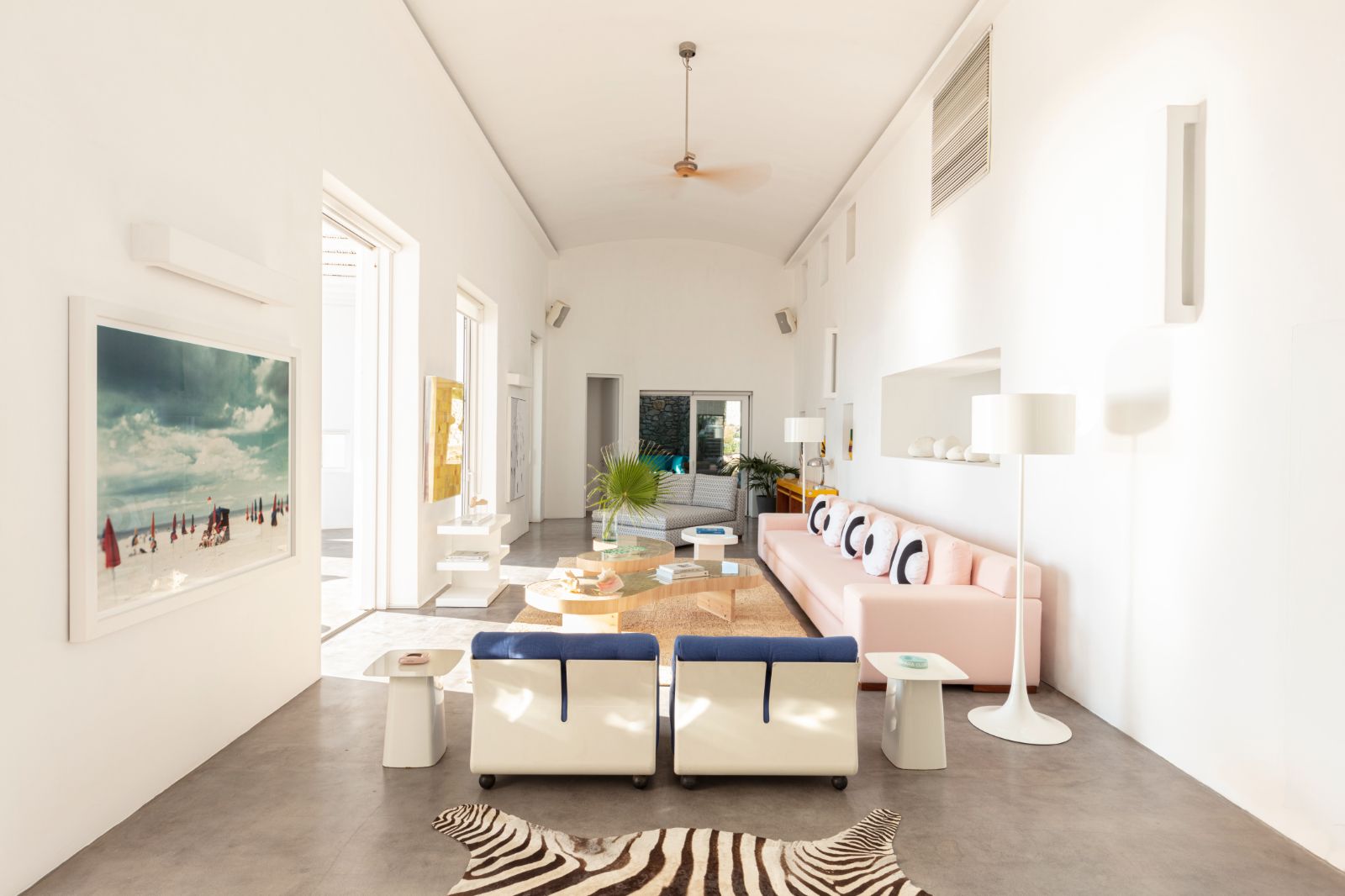 Light filled sitting room of villa Apollonia