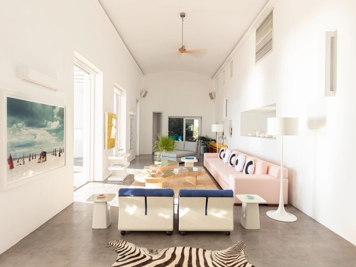 Light filled sitting room of villa Apollonia