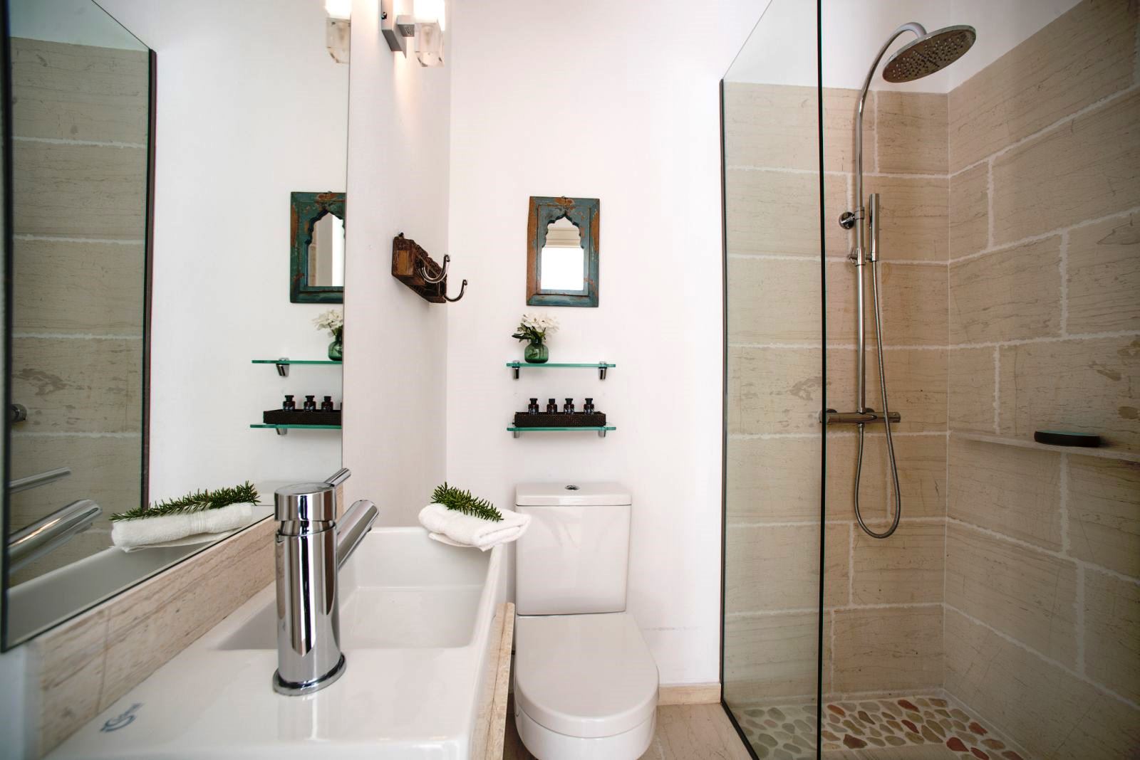 Bathroom with walk in shower, sink and wc at villa apraos in corfu, Greece