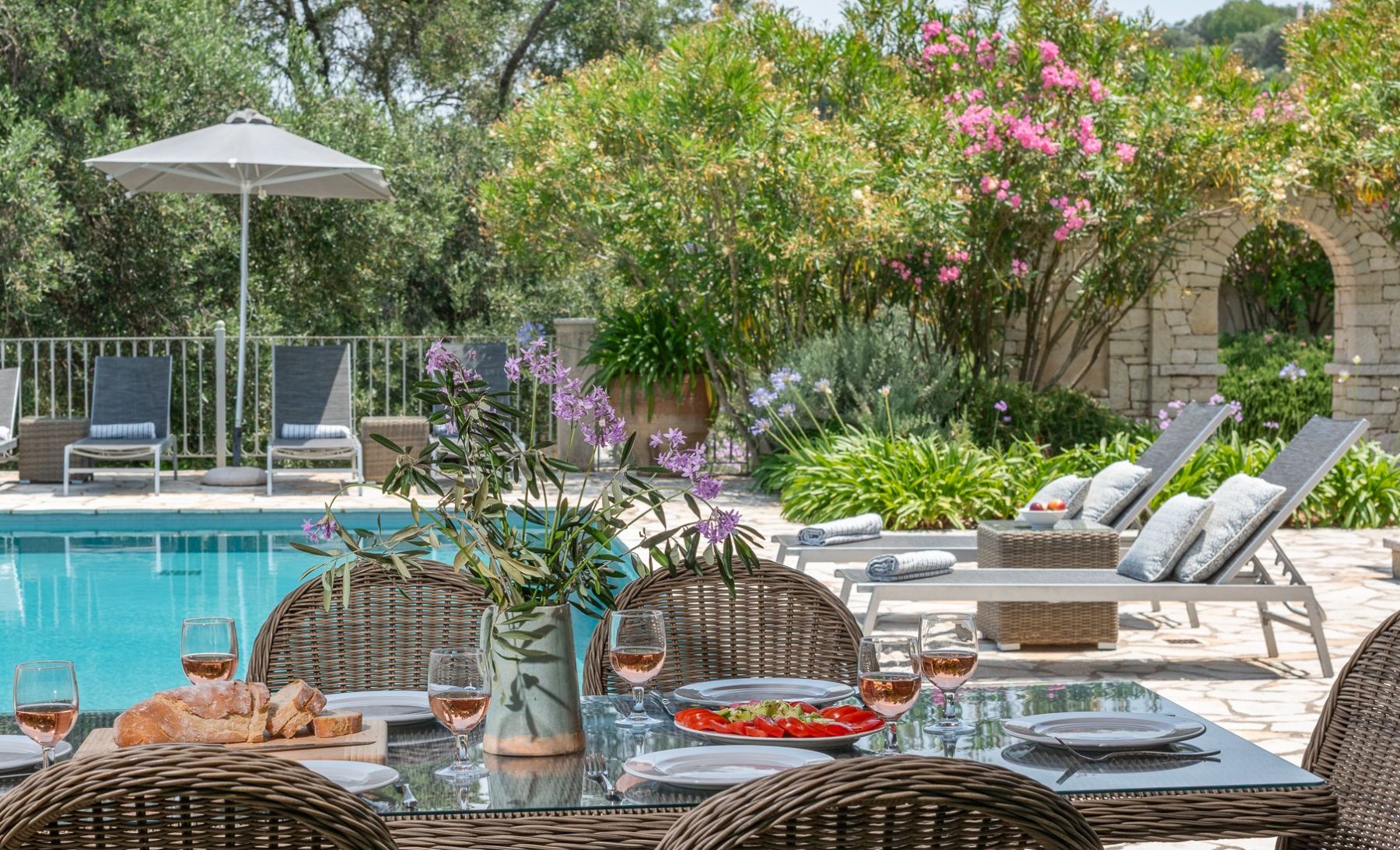 Outdoor dining at Eremitis, Corfu