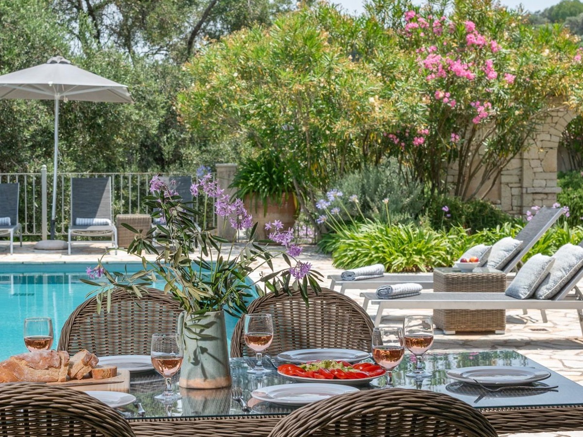Outdoor dining at Eremitis, Corfu