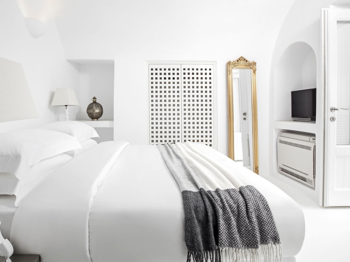 White double bedroom in Erossea, Greece