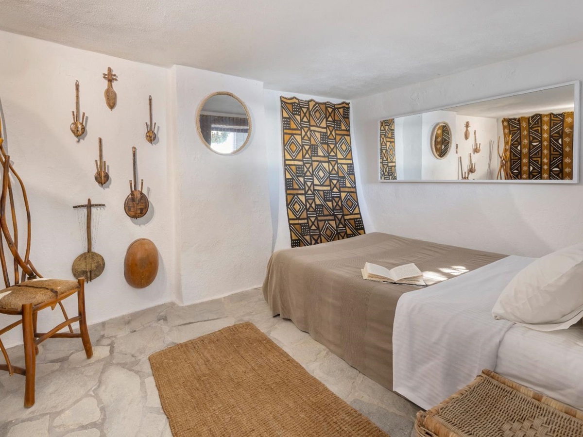 Double bedroom at Exambella, Sifnos