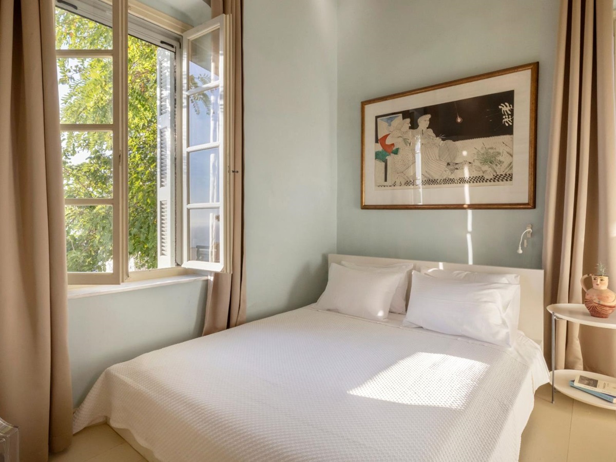 Double bedroom at Exambella, Sifnos