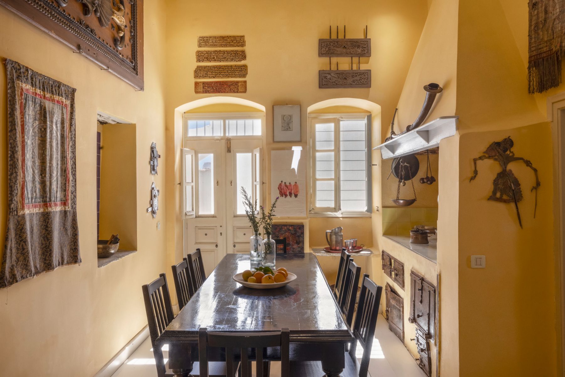 Kitchen with dining table at Exambella, Sifnos