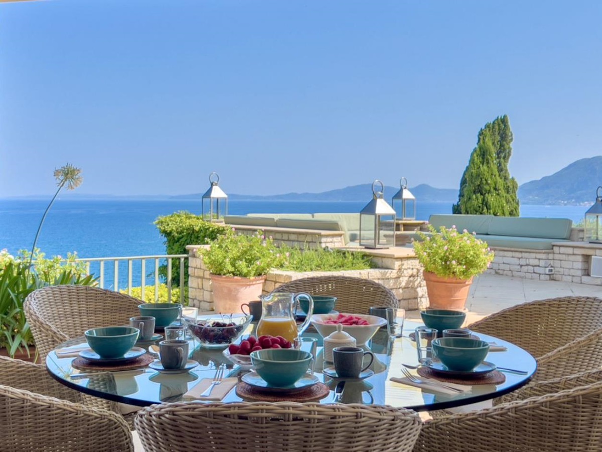 Outdoor dining at Kanoni Estate