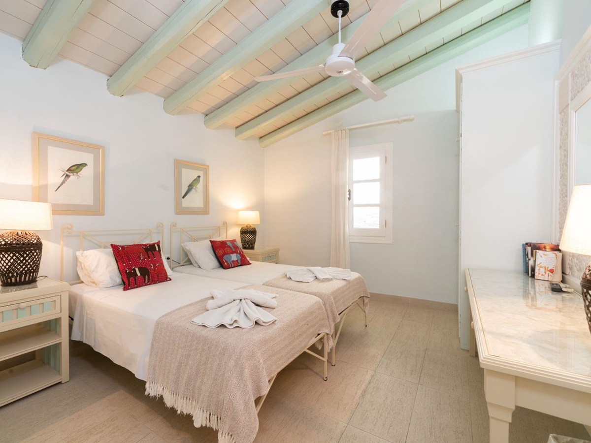 Twin bedroom at Kouloura Beach House in Corfu