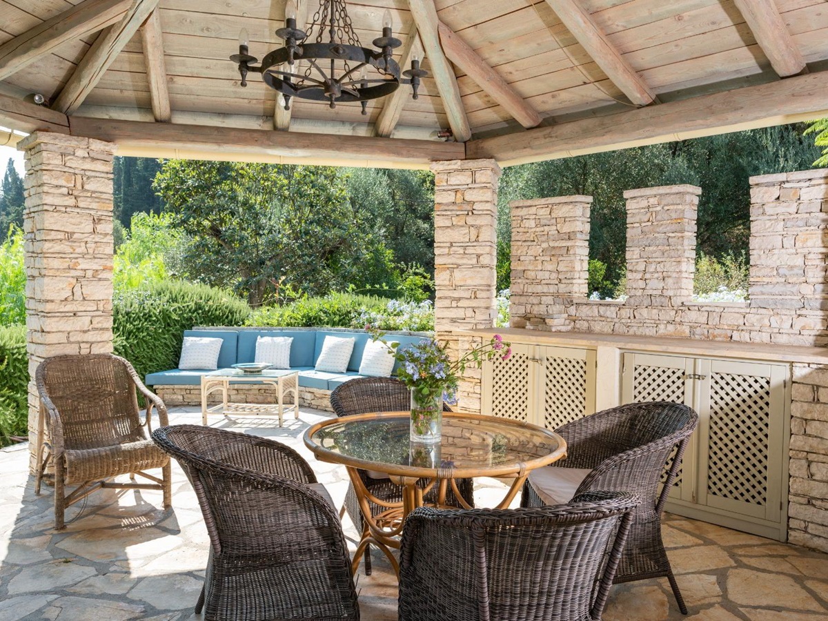 Outdoor dining at Kouloura Beach House in Corfu