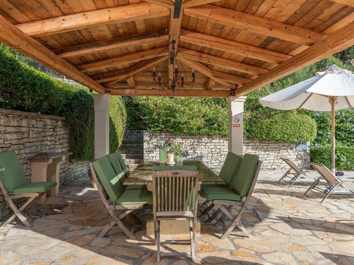Poolside dining at Kouloura Beach House in Corfu