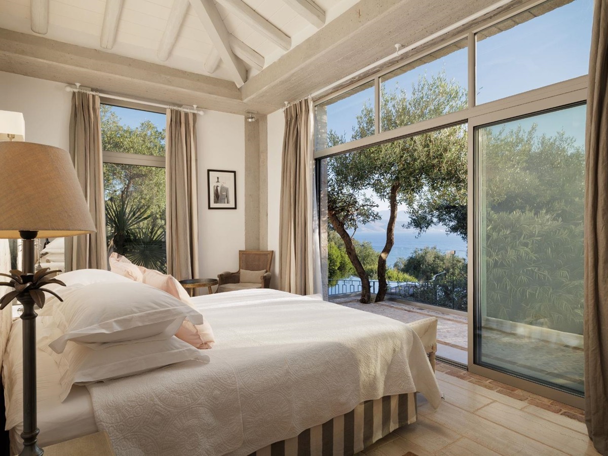 Double bedroom with sea view at Thinali, Corfu