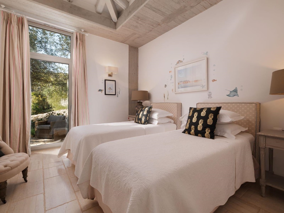 Twin bedroom at Thinali, Corfu