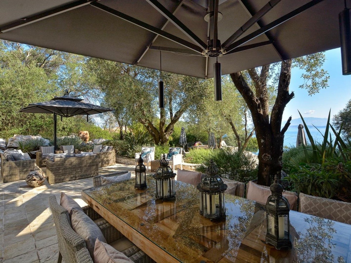 thinali-corfu-outdoor-dining
