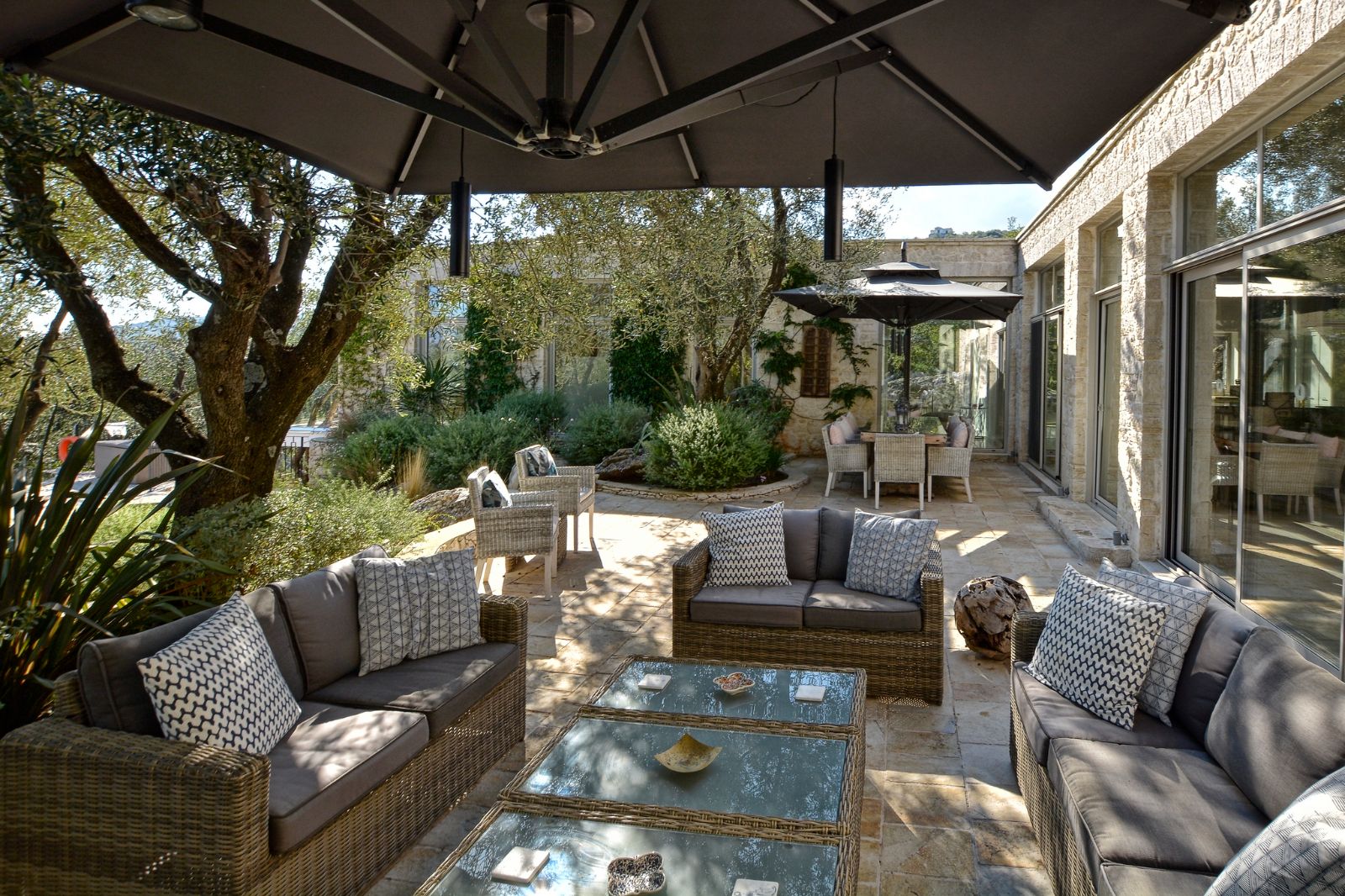 thinali-corfu-outdoor-seating-1