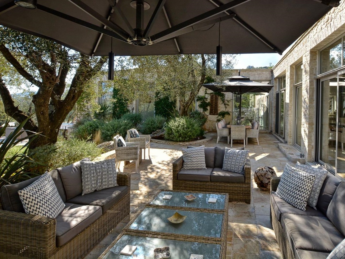 thinali-corfu-outdoor-seating-1