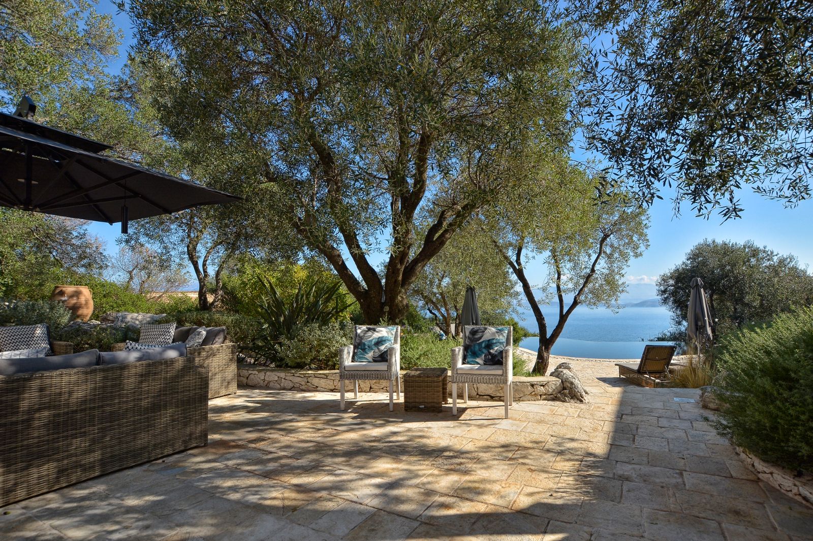 thinali-corfu-outdoor-seating-2