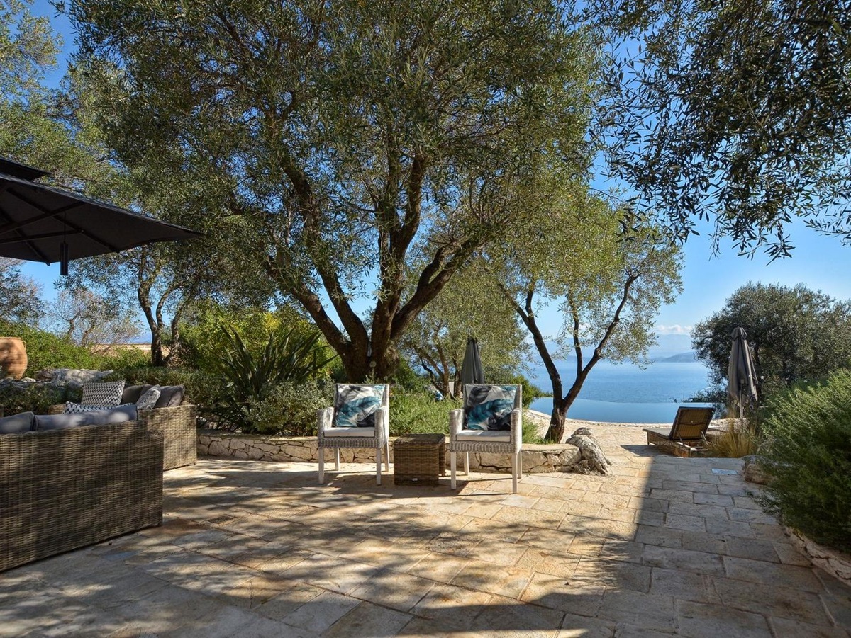 thinali-corfu-outdoor-seating-2