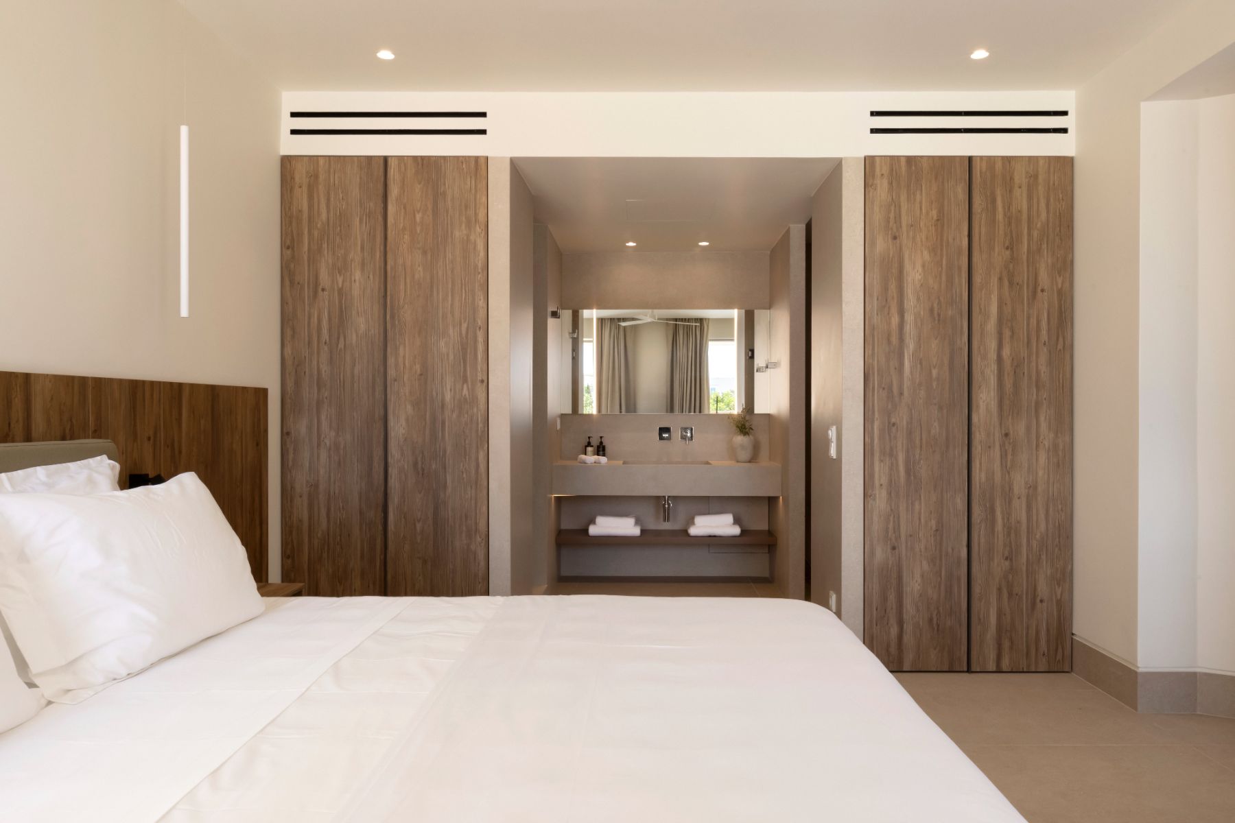 Bedroom and bathroom at Villa Amara, Paros