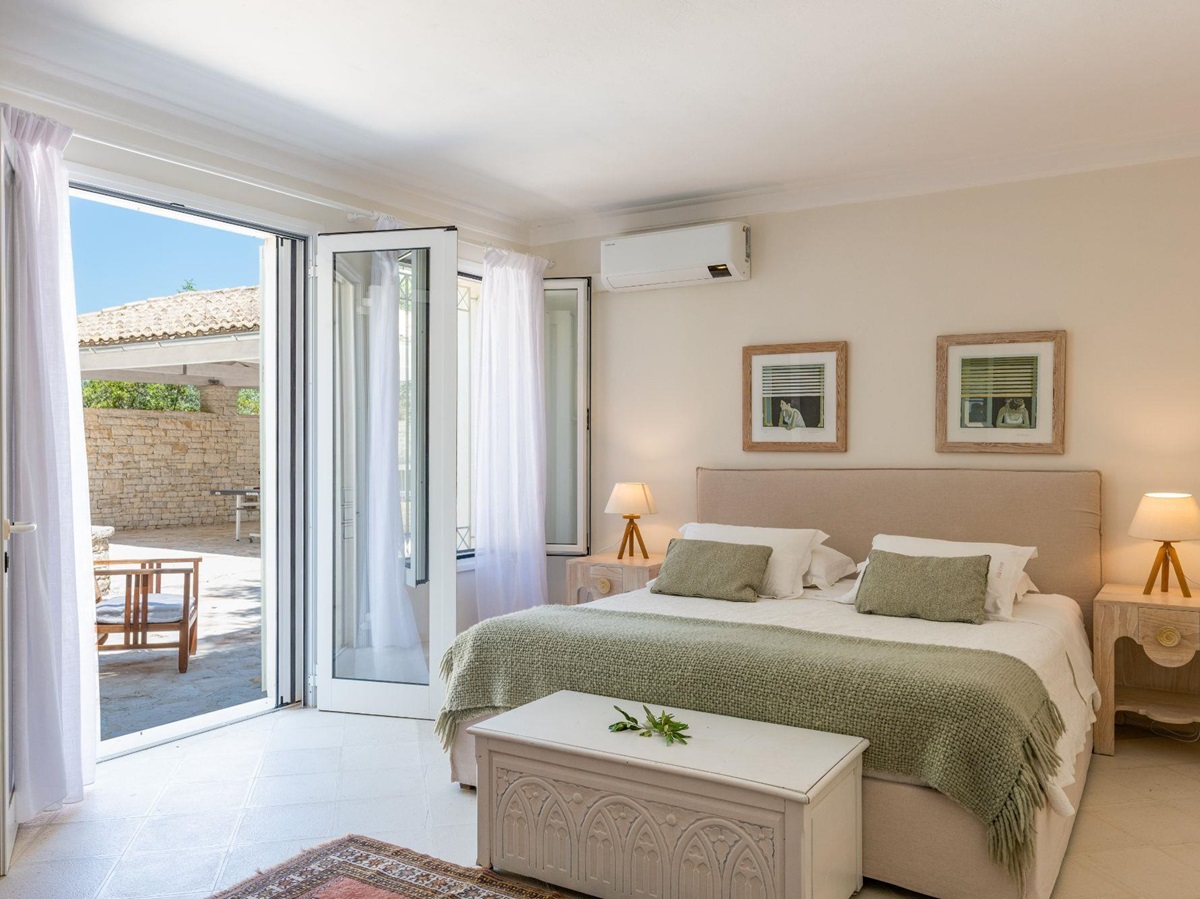 Double bedroom at Villa Anthi
