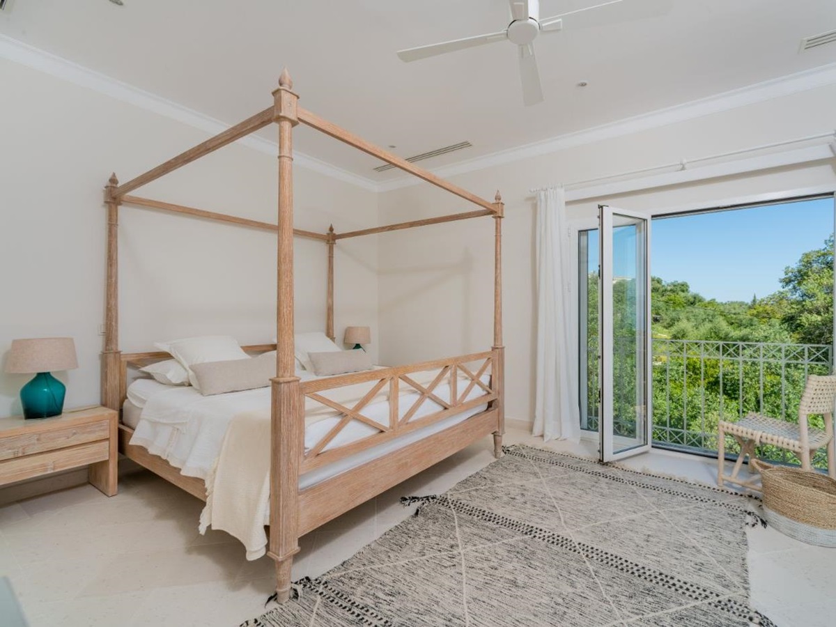 Bedroom with four poster bed at Villa Anthi