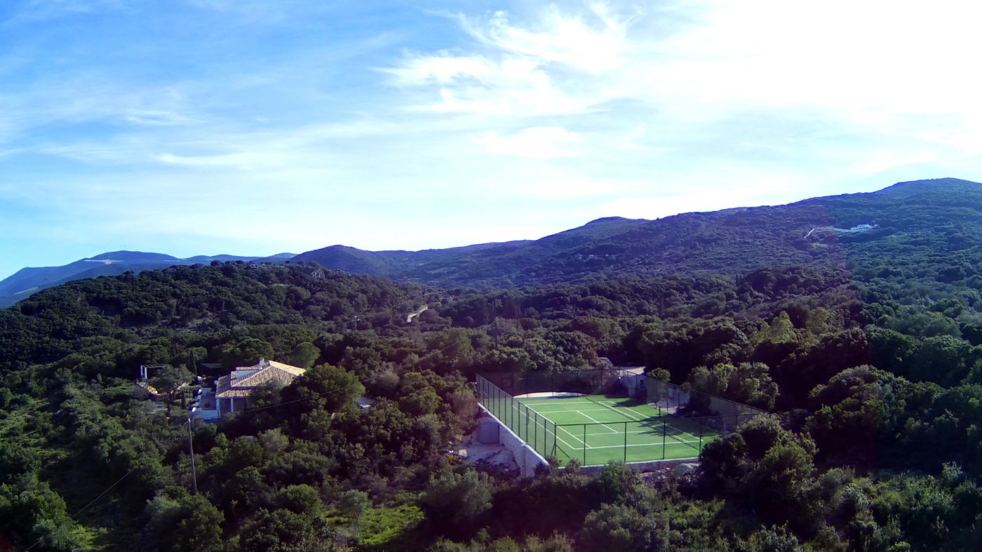 Tennis court at Villa Ariane