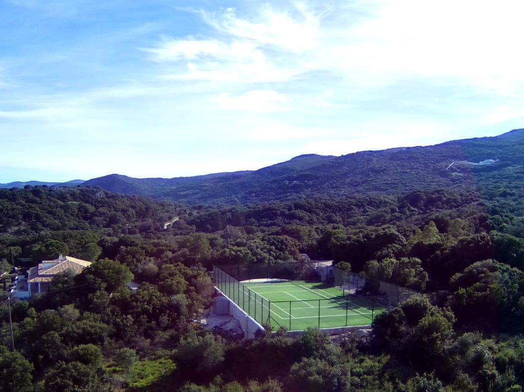 Tennis court at Villa Ariane