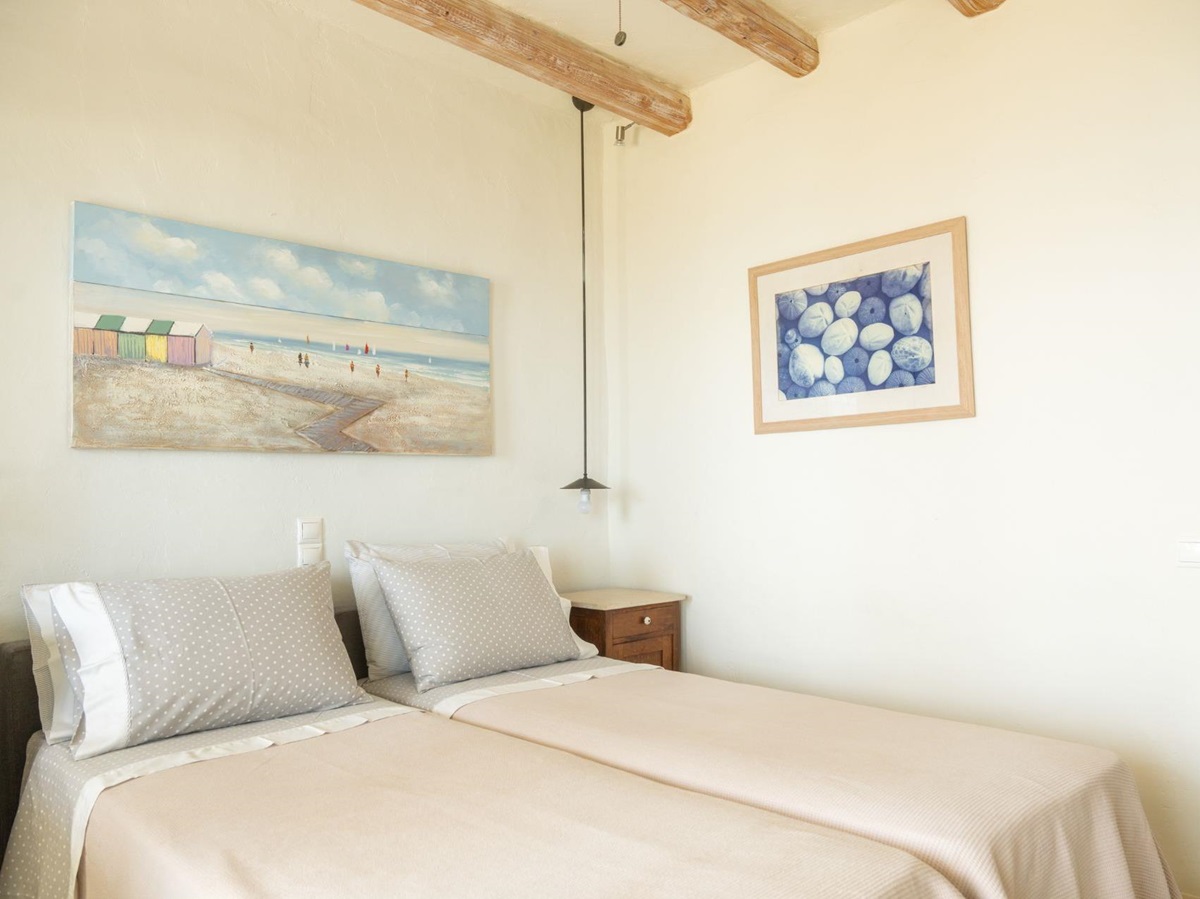 Twin bedroom at Villa Asteria, Paros