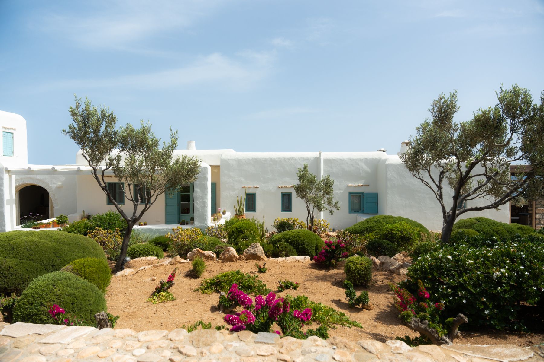 Garden and exterior view at Villa Asteria, Paros