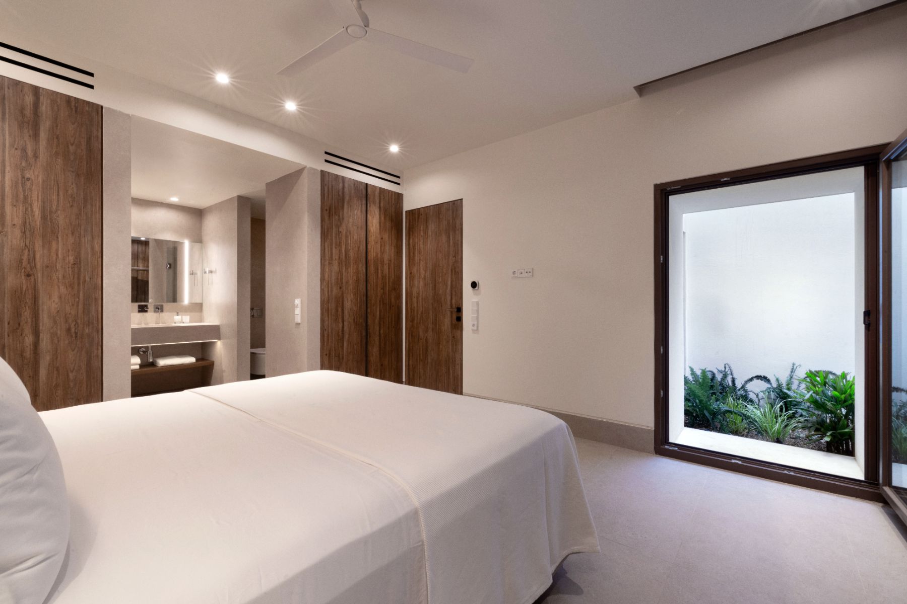 Lower ground floor bedroom at Villa Astra, Paros