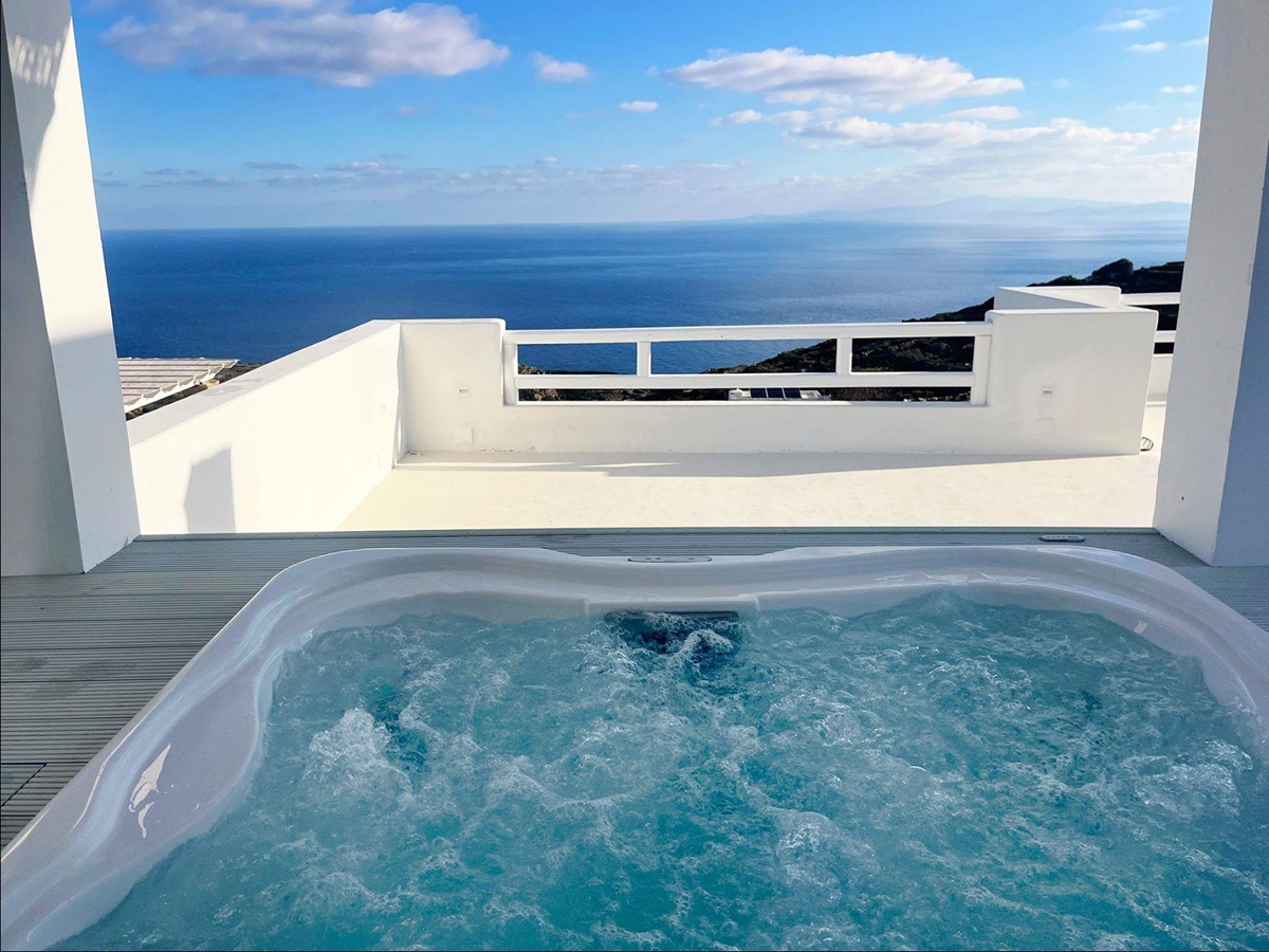 Jacuzzi with sea views at Villa Eleonas, Sifnos