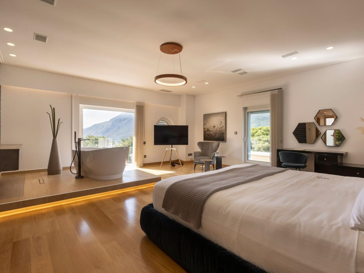 Bedroom with bath tub at Villa Elysian