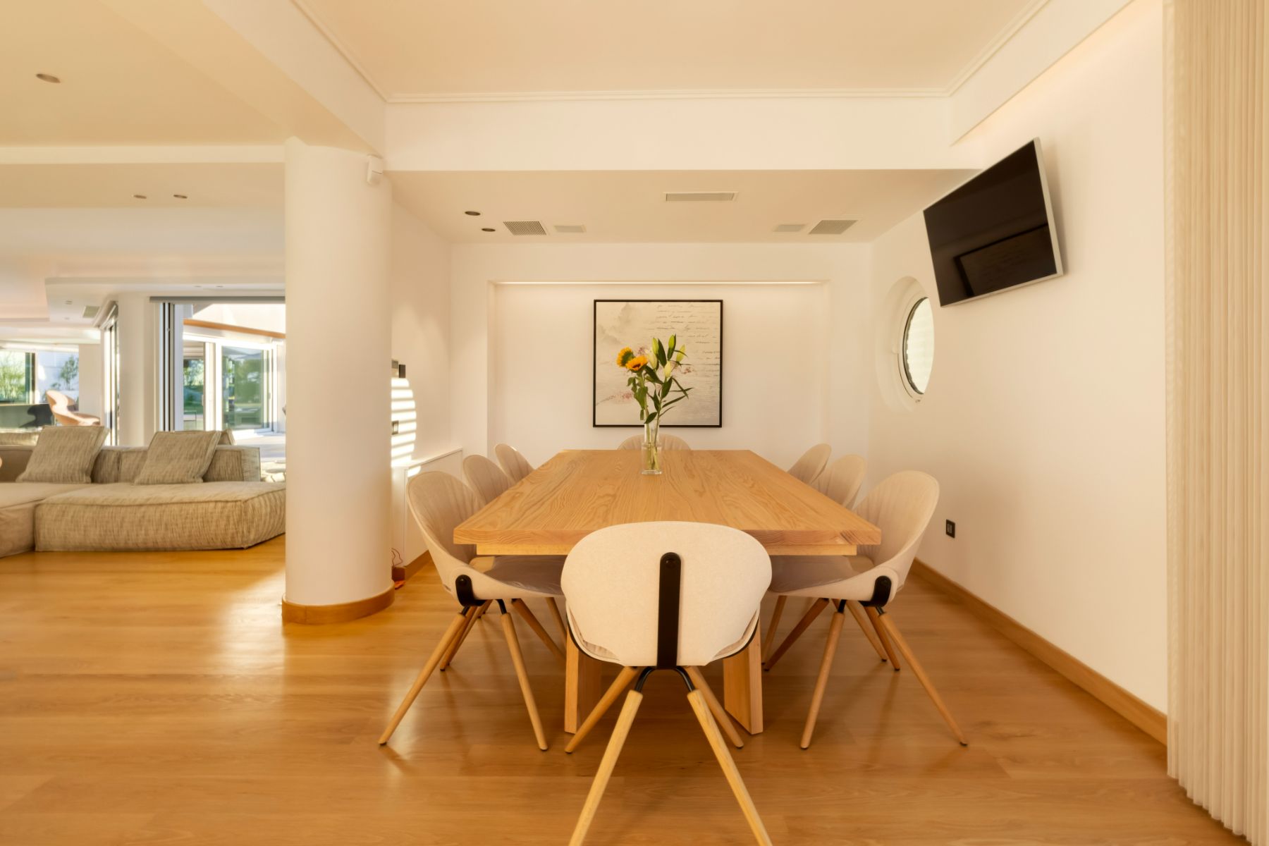 Open plan dining area at Villa Elysian