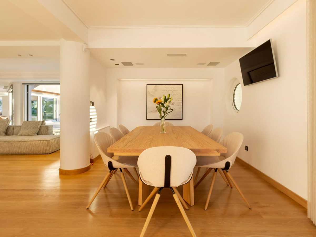 Open plan dining area at Villa Elysian