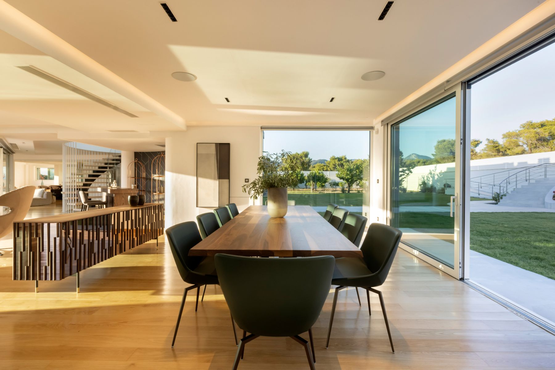 Open plan dining room at Villa Elysian