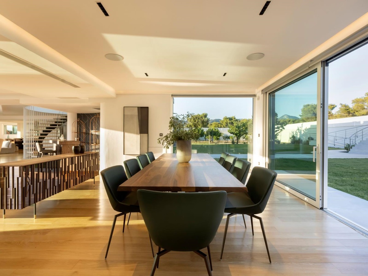Open plan dining room at Villa Elysian
