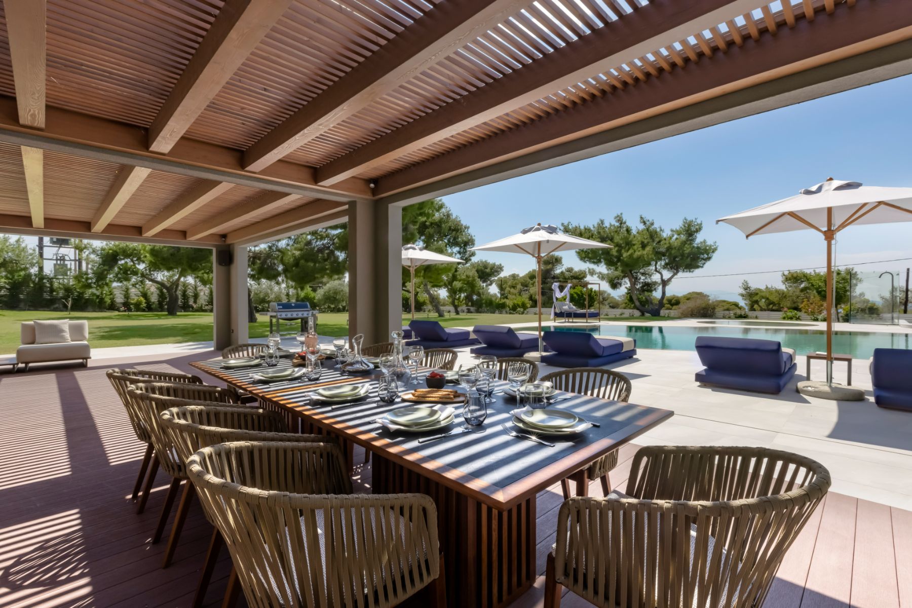 Covered dining terrace at Villa Elysian