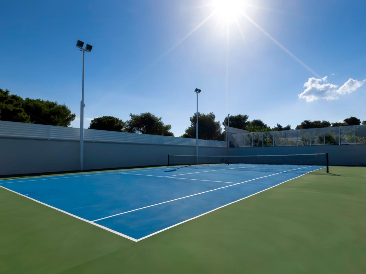 Tennis court at Villa Elysian