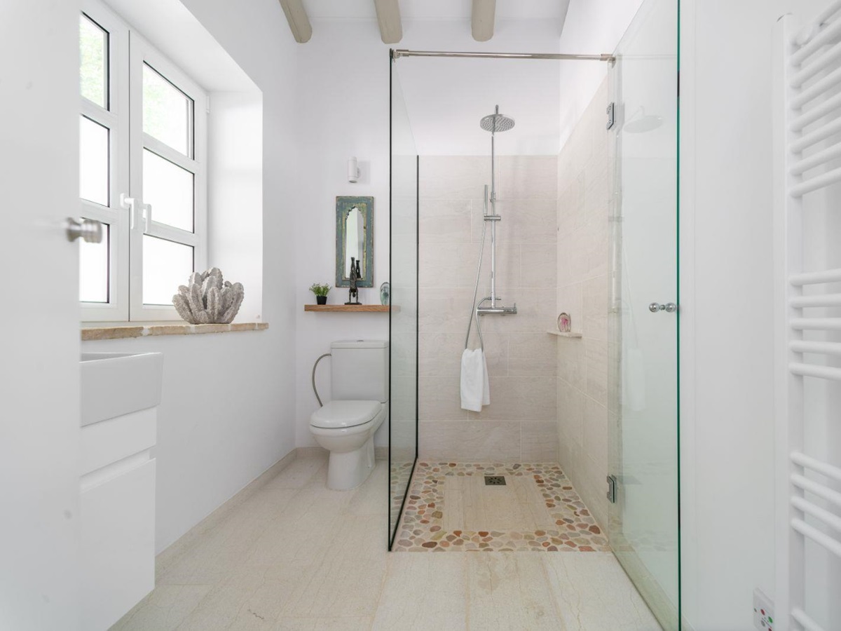 Bathroom 2 at Villa Eos in Corfu