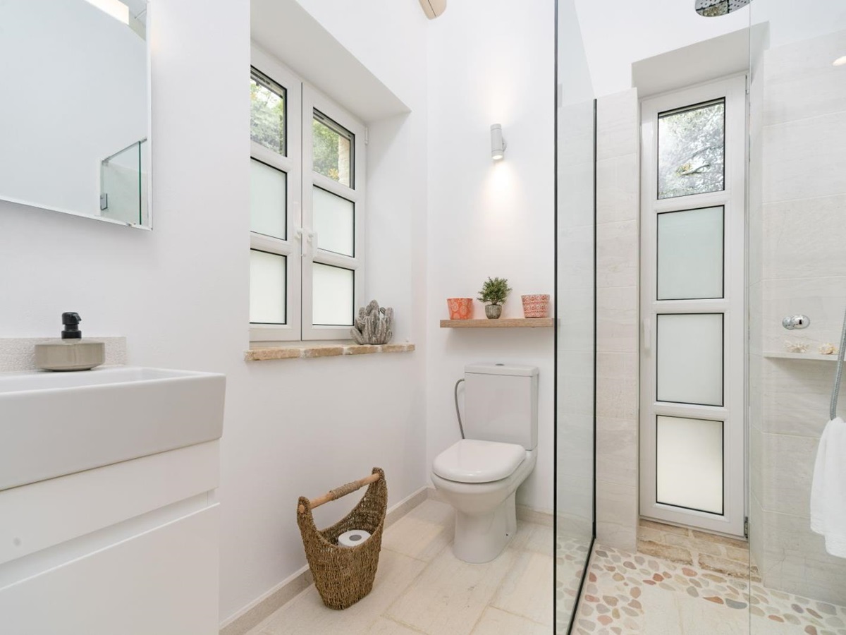 Bathroom 3 at Villa Gaia in Corfu