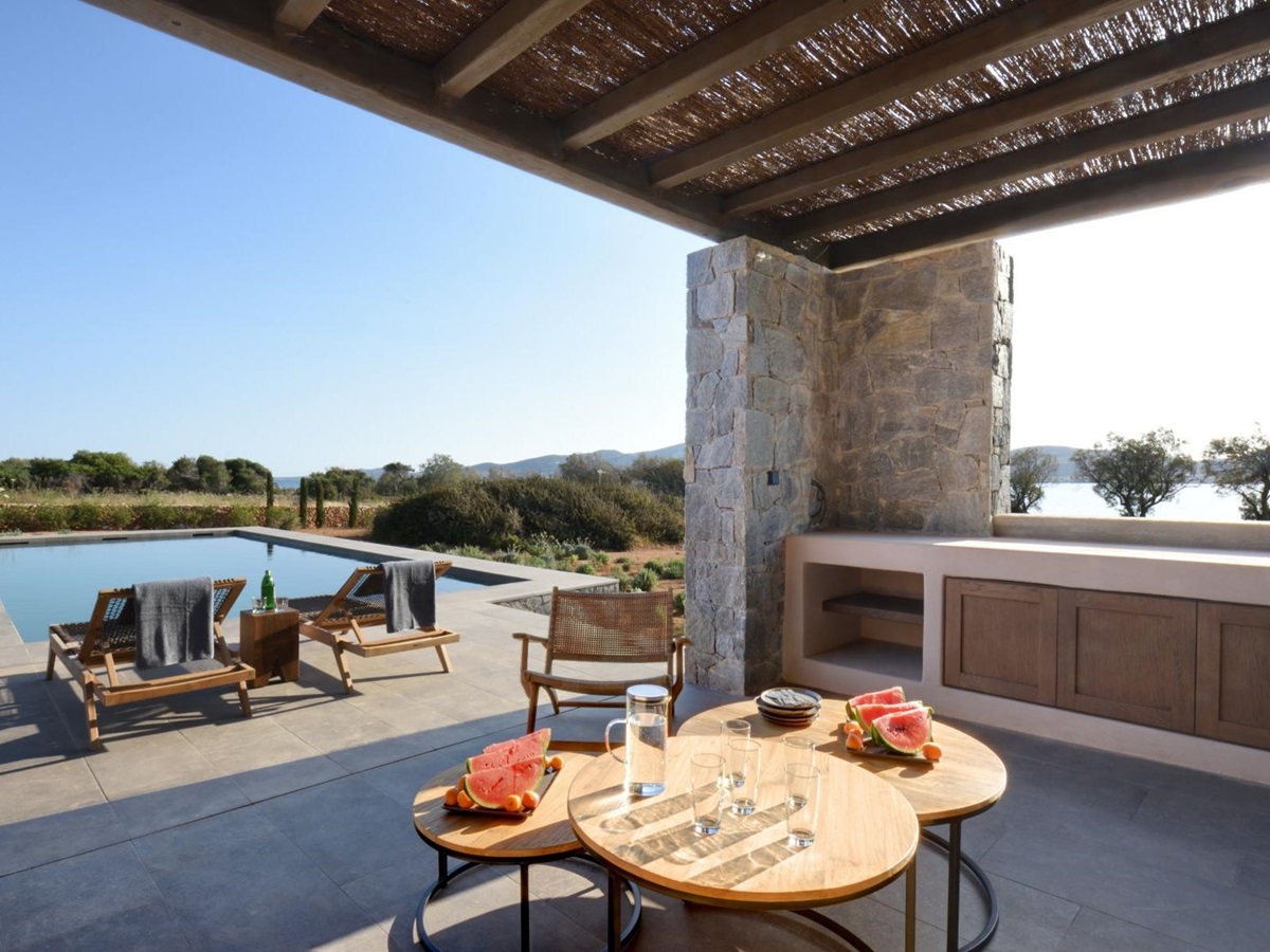 Pool and outdoor kitchen at Villa Galini, Paros
